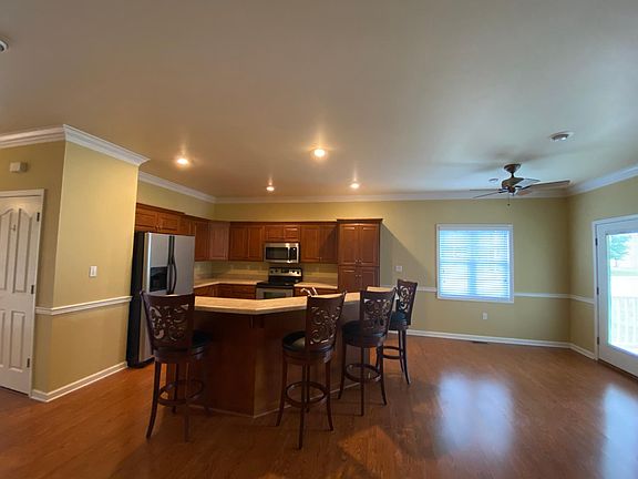 3rd image of 105 Silver Laurel Ct