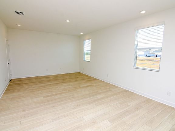 4th image of 506 Forsberg Ct