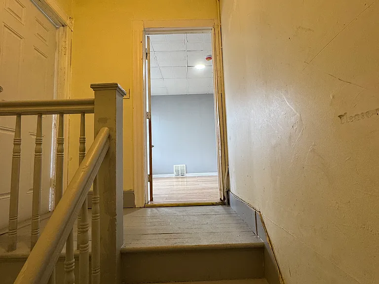 52-54 Ives Ct #3 — Photo 35