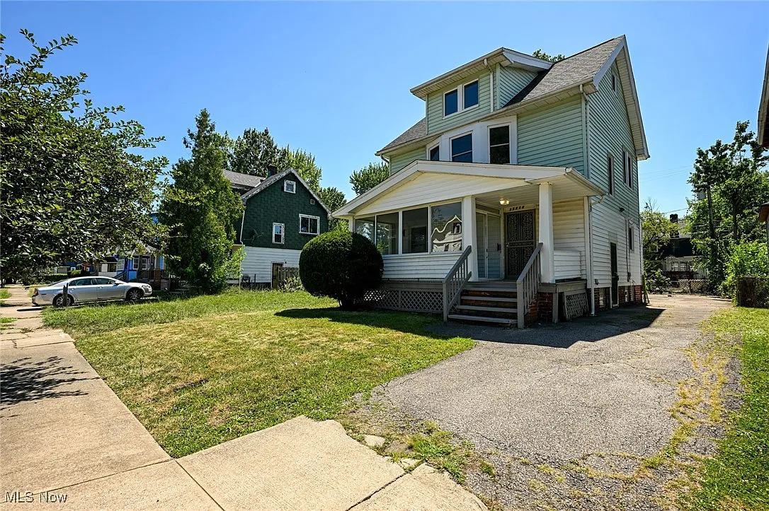 13416 Eaglesmere Ave photo 1