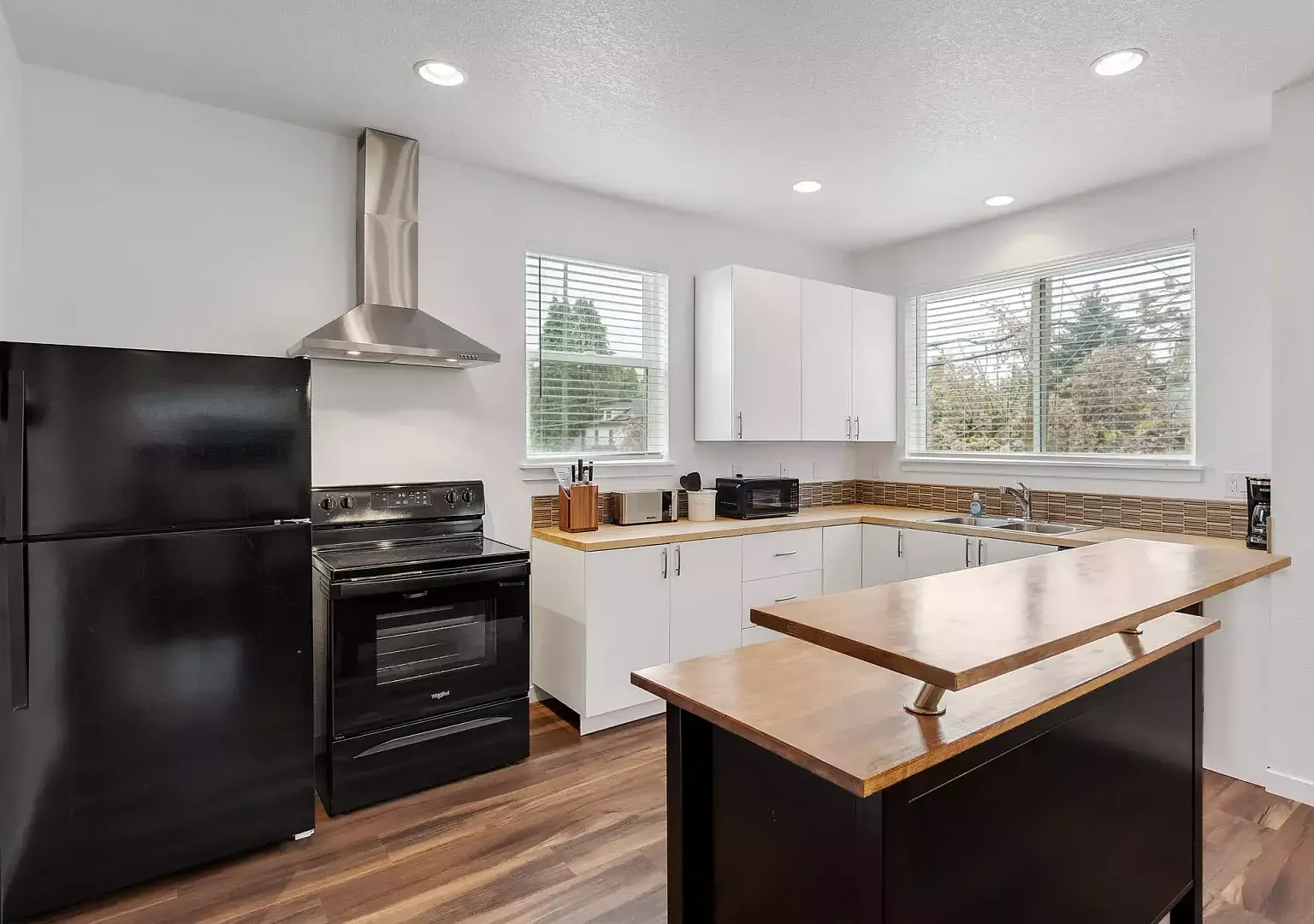 4384 N Gantenbein Ave — Photo 3
