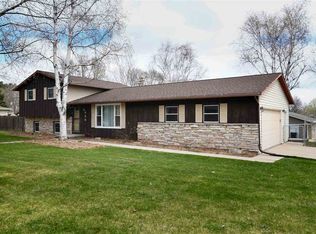 946 Pawn Dr, Green Bay, WI 54313