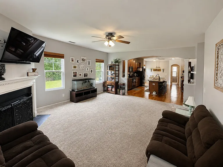 481 Highgrove Dr — Photo 3