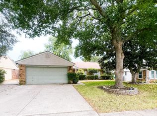 110 Cinnamon Ln, Euless, TX 76039