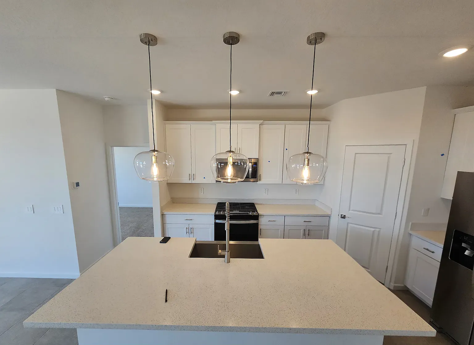 4 bed, 1818 sqft, $3,050 — Photo 3