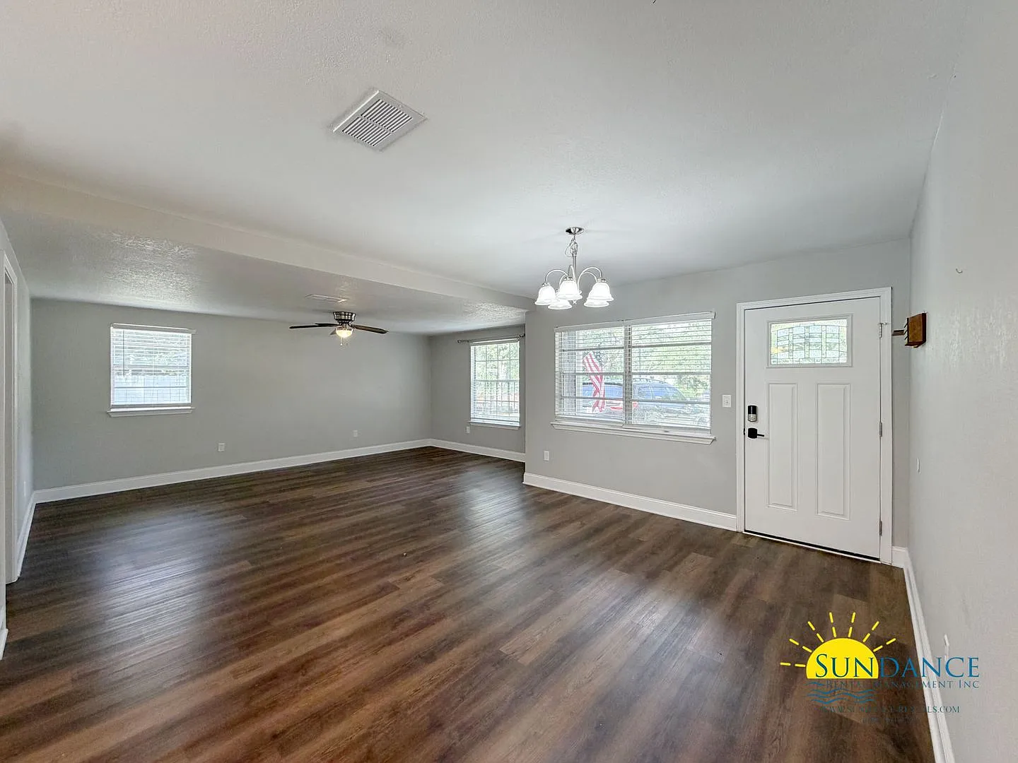 Stunning 4BR Home with In-Ground Pool in Fort Walton Beach! — Photo 3
