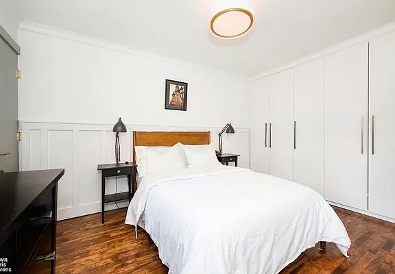 3rd image of 305 W 18th St APT 2K