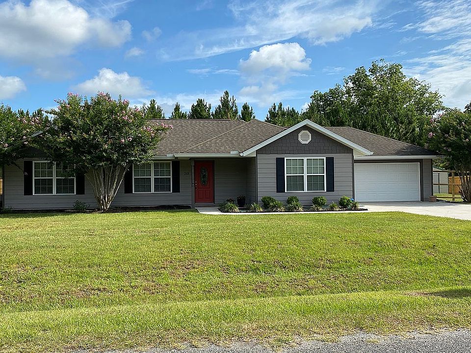 1st image of 243 SW Chesterfield Cir