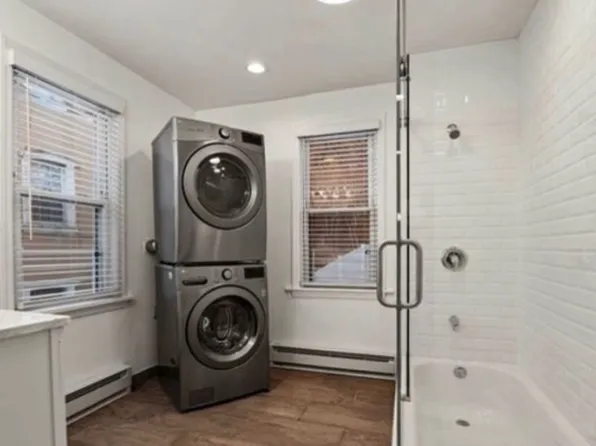 454 Undercliff Avenue image 8 of 16