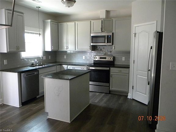 4th image of 3536 Congress Sq
