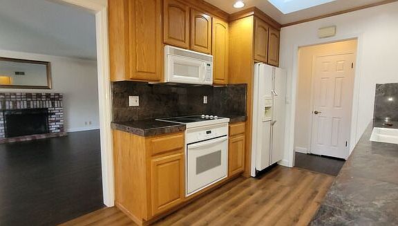 3rd image of 221 Kerry Dr