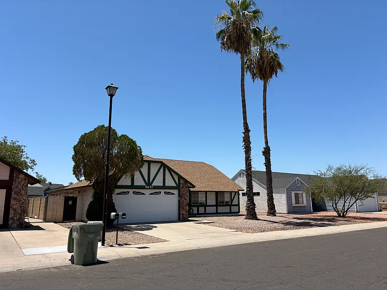 5637 W Yucca St — Photo 2
