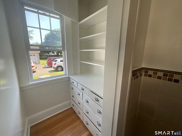 1127 W Broad St — Photo 11