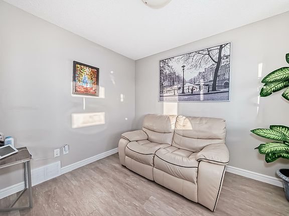 4th image of 5104 22nd Ave SW