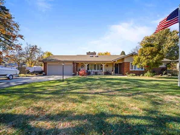6N080 Acacia Ln, Medinah, IL 60157