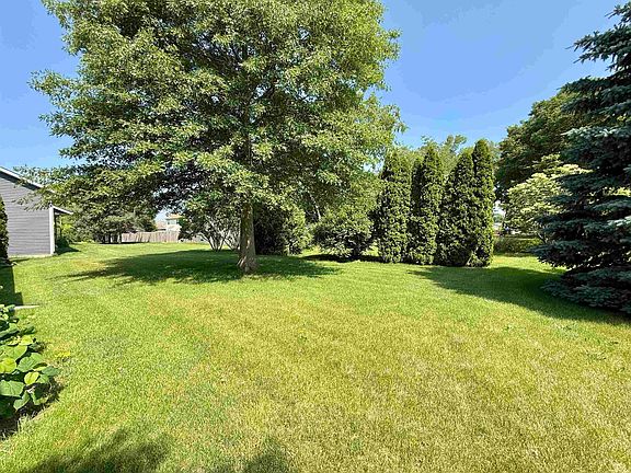 3rd image of 486 Gershwin Ln