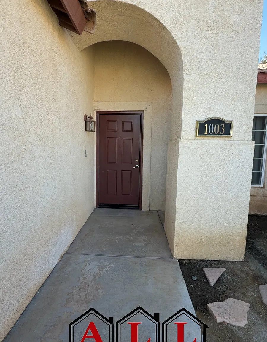 3 bed, 2.0 bath, 1784 sqft, $2,300 — Photo 2