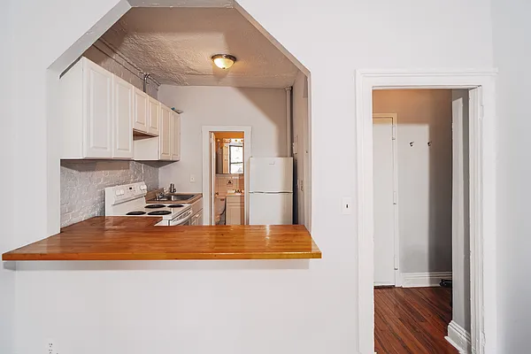 Rented by Dom & E Property Management | media 13