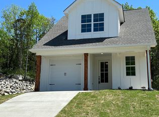 559 Farmingdale Rd, Huntsville, AL 35803