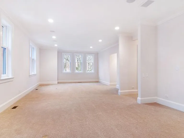 600 W Belden Ave — Photo 10
