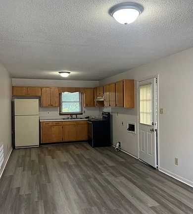 3rd image of 2666 Wingate Rd
