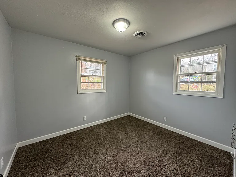 4011 W Englewood Blvd — Photo 16