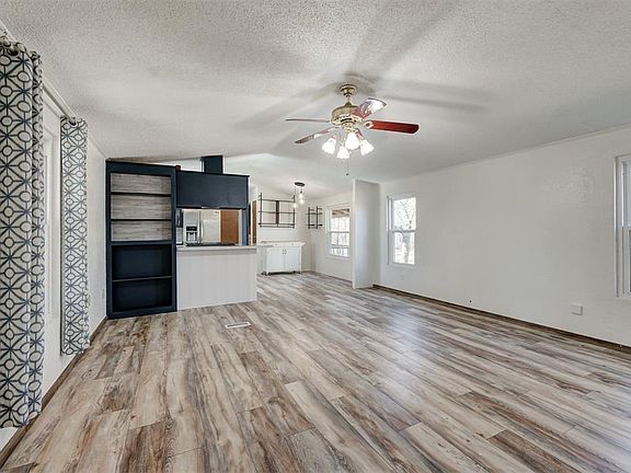 3rd image of 15524 E Hefner Rd