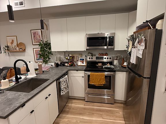 5th image of 720 Christian St Floor 2