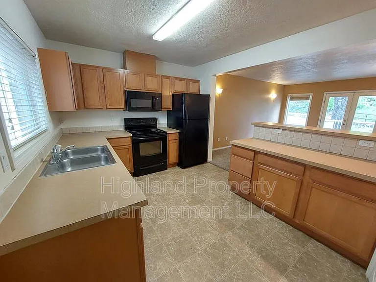 1020 NE B St #7 — Photo 2