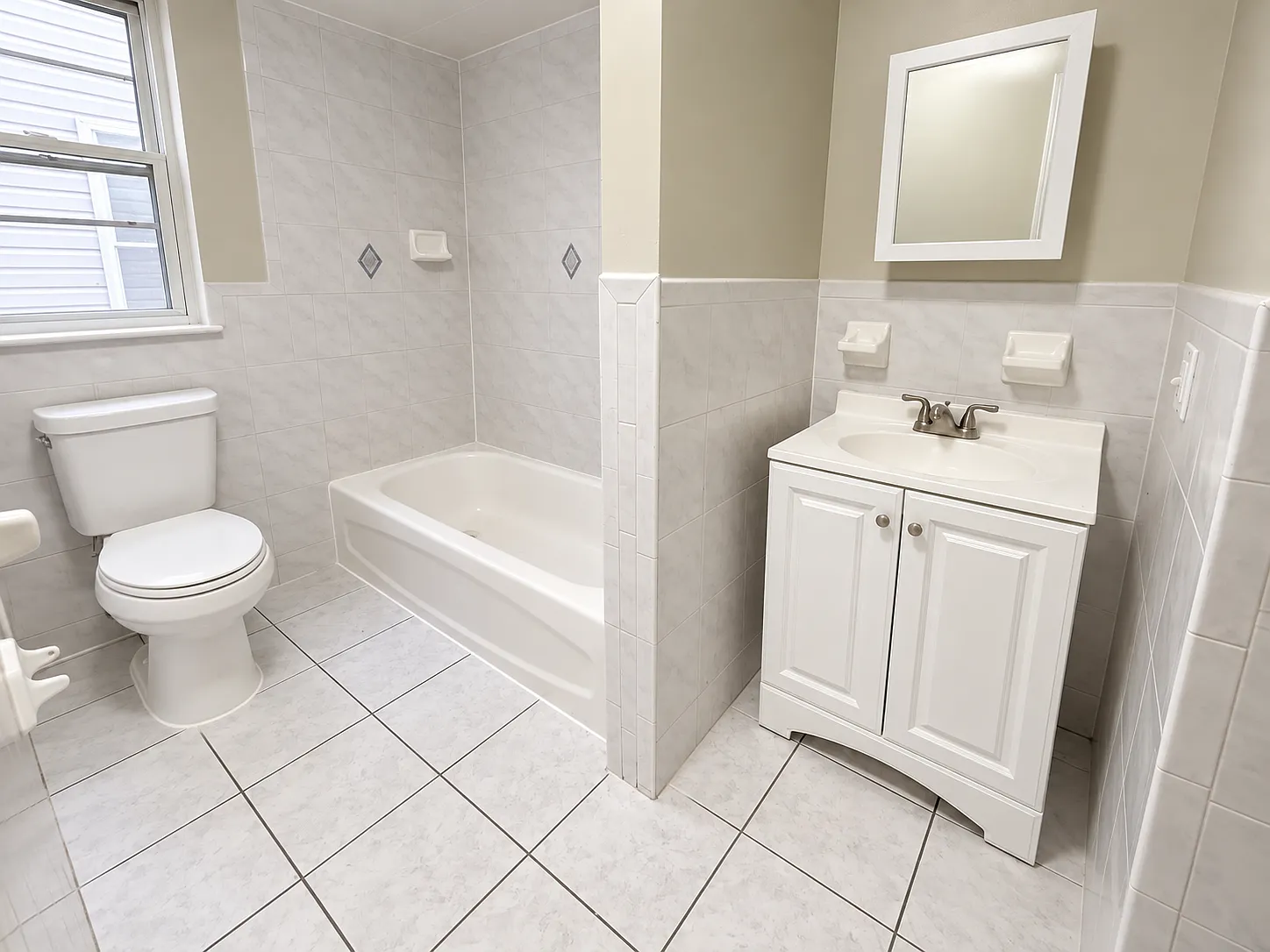 4 bed, 1350 sqft, $2,345 — Photo 3