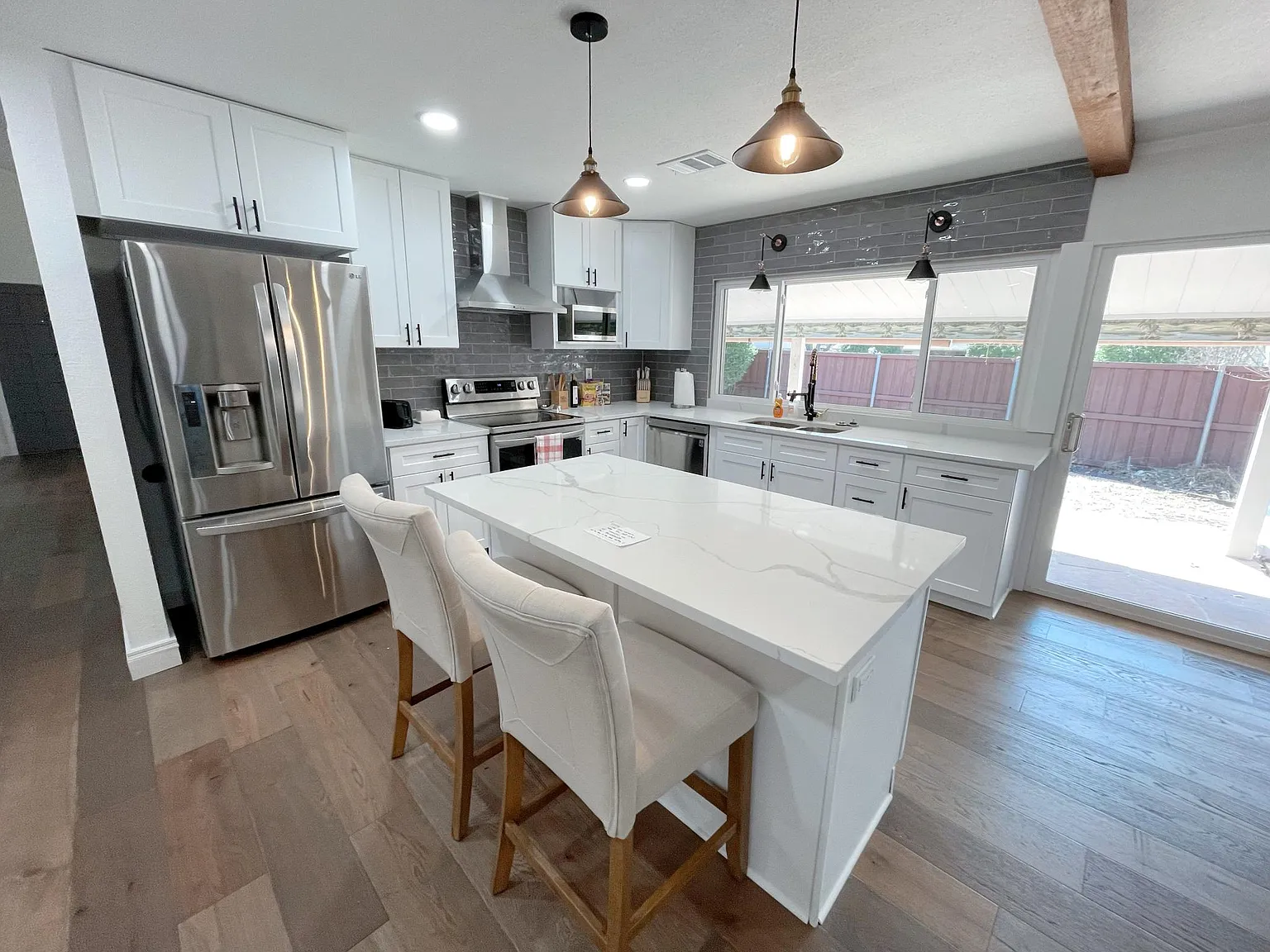 3 bed, 1930 sqft, $2,800 — Photo 1