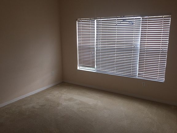 5th image of 2532 Grand Central Pkwy APT 13