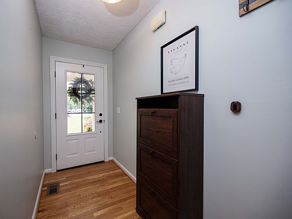 4th image of 109 Fentress Ct