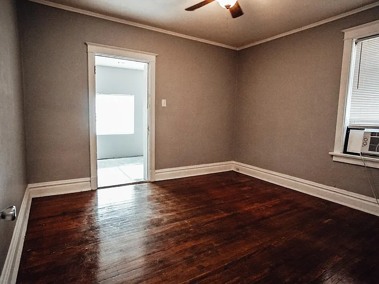 4976 Chippewa St #1W — Photo 17
