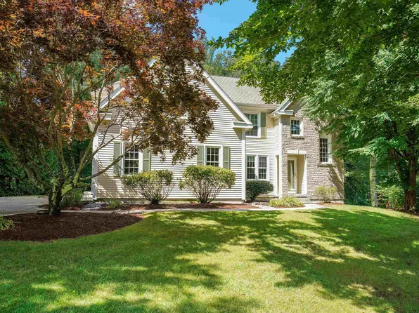 10 Dunlap Drive, Bedford, NH 03110