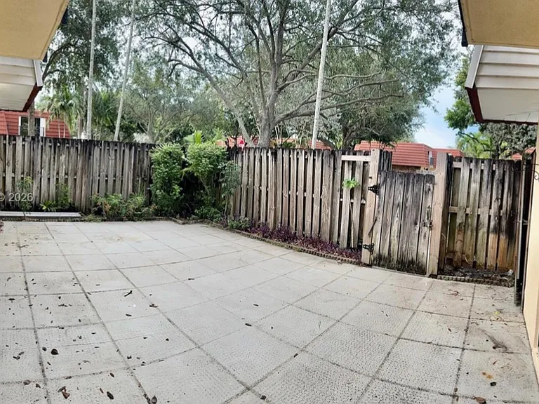 721 NW 99th Cir — Photo 3