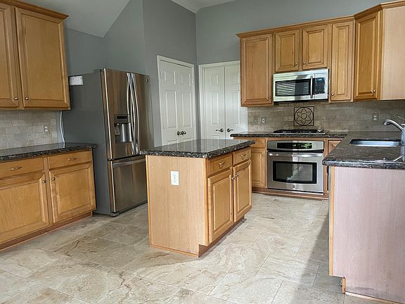 4th image of 2803 Sedona Creek Dr