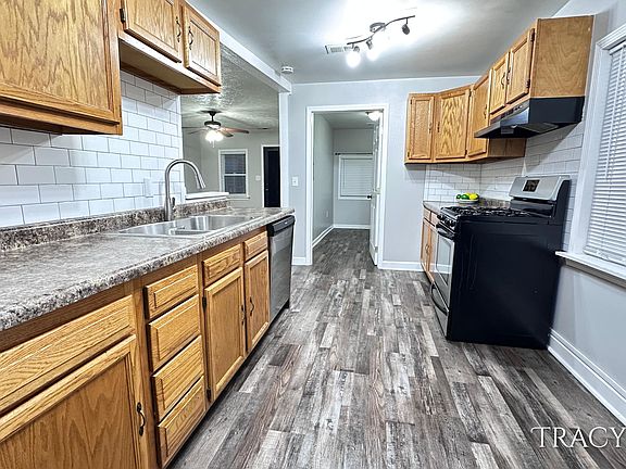 5th image of 332 Janet St SE