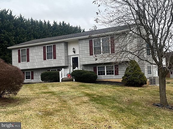 3rd image of 633 Canyon Ct