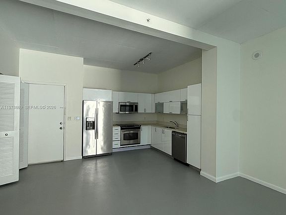 4th image of 234 NE 3rd St APT 908