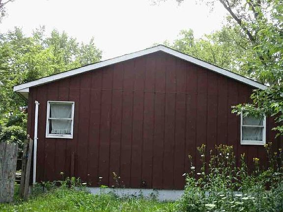 5th image of 2401 Fairbanks St