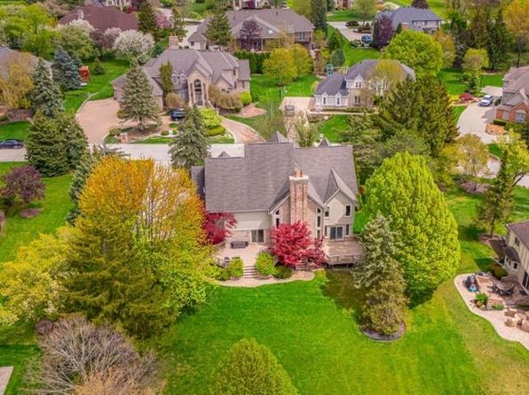 11775 Hunters Creek Dr, Plymouth, MI 48170