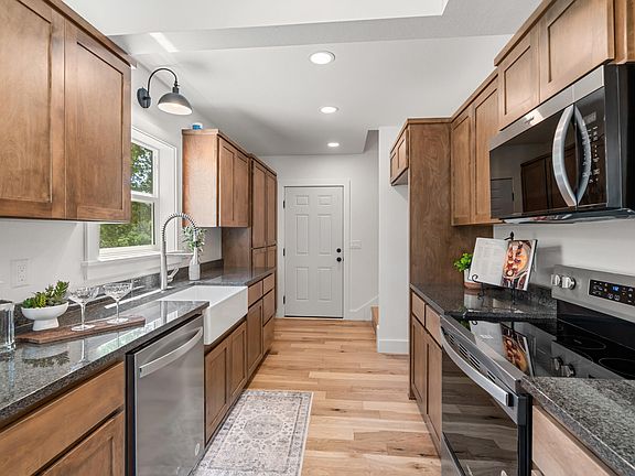 5th image of 135 Maywood Way