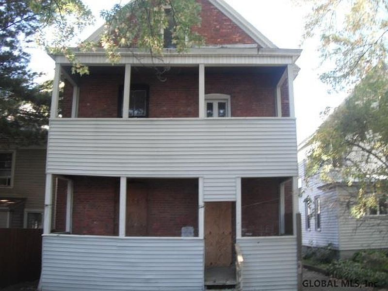 3rd image of 115 COLUMBIA Street