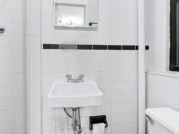 5th image of 194 Bleecker St #A