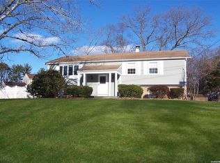 979 Old Town Rd, Coram, NY 11727