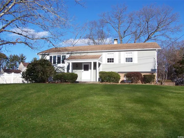 979 Old Town Road, Coram, NY 11727