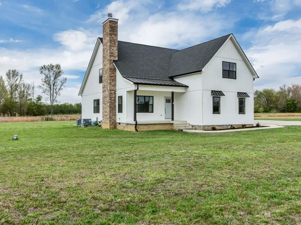 210 Deer Creek Ln, Tullahoma, TN 37388