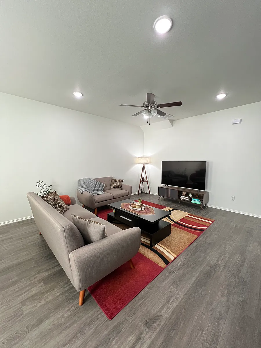 Building Photo - 1018 S Benchmark Ln #2