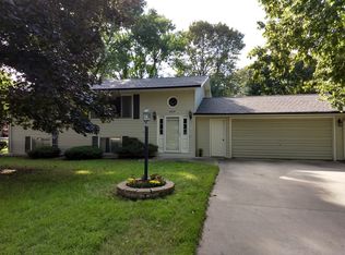 2627 E River Rd NE, Rochester, MN 55906